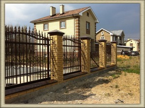 Металлические колпаки и парапеты на забор